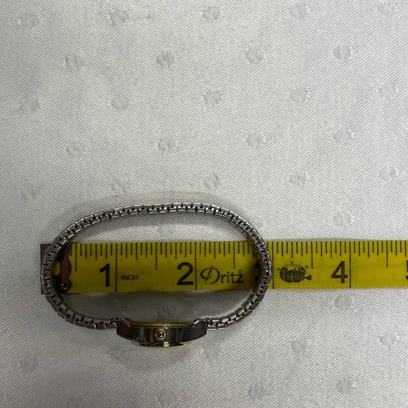 EUC Ladies Quartz Watch with second hand Silver tone & Gold tone (needs battery) - Picture 3 of 4